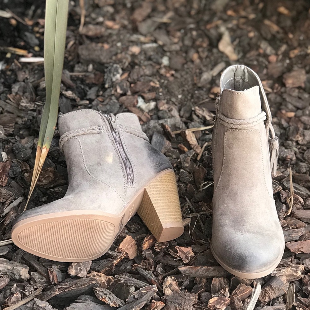 Taupe tassel wrapped oil finishes booties - Picture 4 of 5